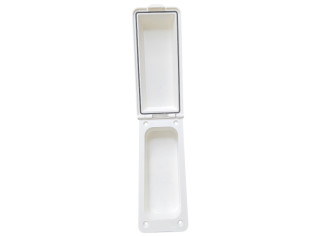 Gniazdo z klapką serwisowe...